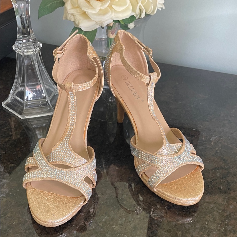 💥🆕💥DELICACY Rose Gold Rhinestone T-Strap High Heel Sandals Size: 8